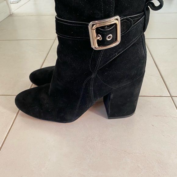 Vince Camuto Genuine Suede Black Booties. Size 6.5 - Picture 3 of 6